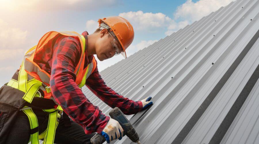 Professional gutter cleaning in Clinton, WA